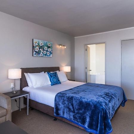 Twin Peaks Lakeside Inn Таупо Екстер'єр фото