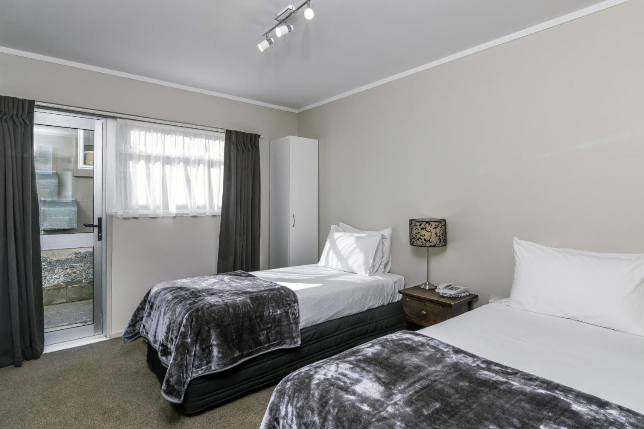 Twin Peaks Lakeside Inn Таупо Екстер'єр фото