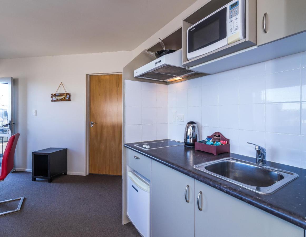 Twin Peaks Lakeside Inn Таупо Екстер'єр фото