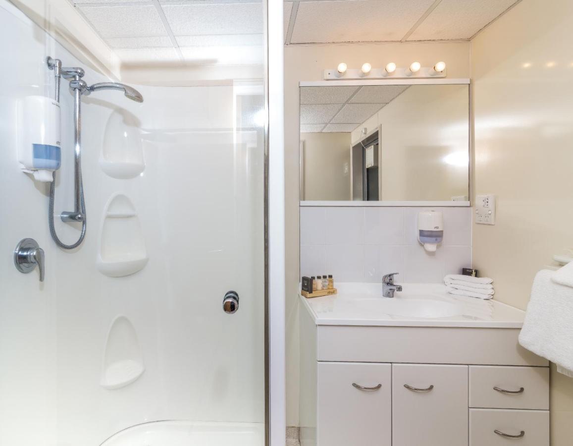 Twin Peaks Lakeside Inn Таупо Екстер'єр фото