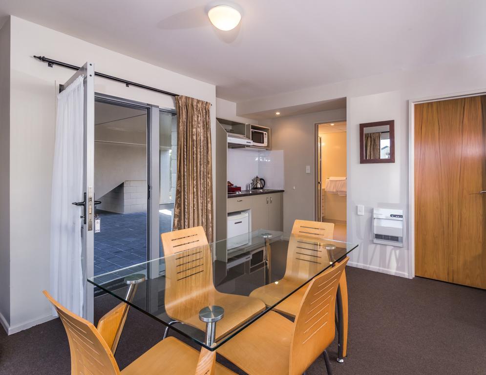 Twin Peaks Lakeside Inn Таупо Екстер'єр фото