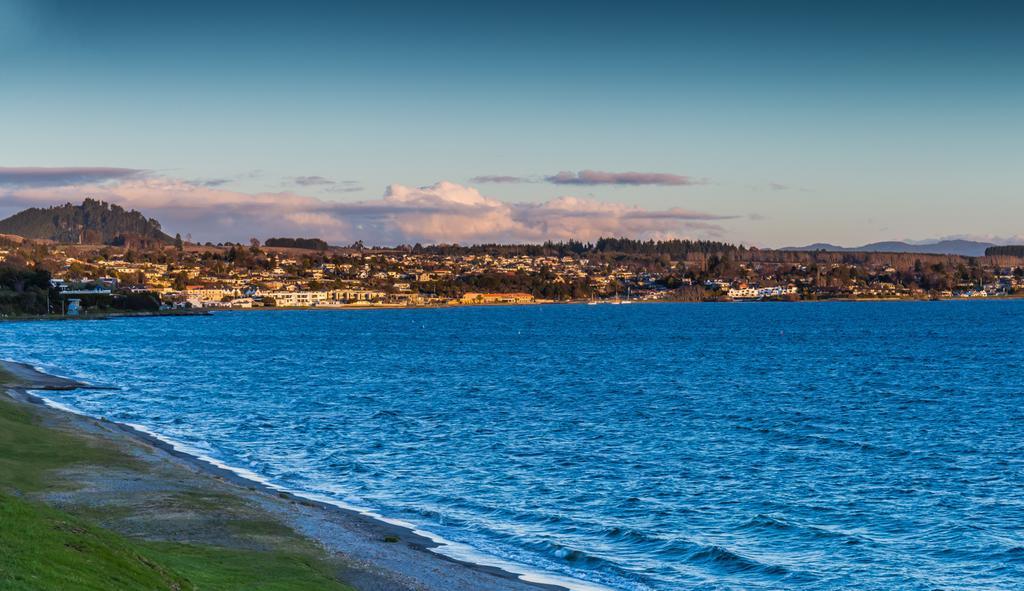 Twin Peaks Lakeside Inn Таупо Екстер'єр фото