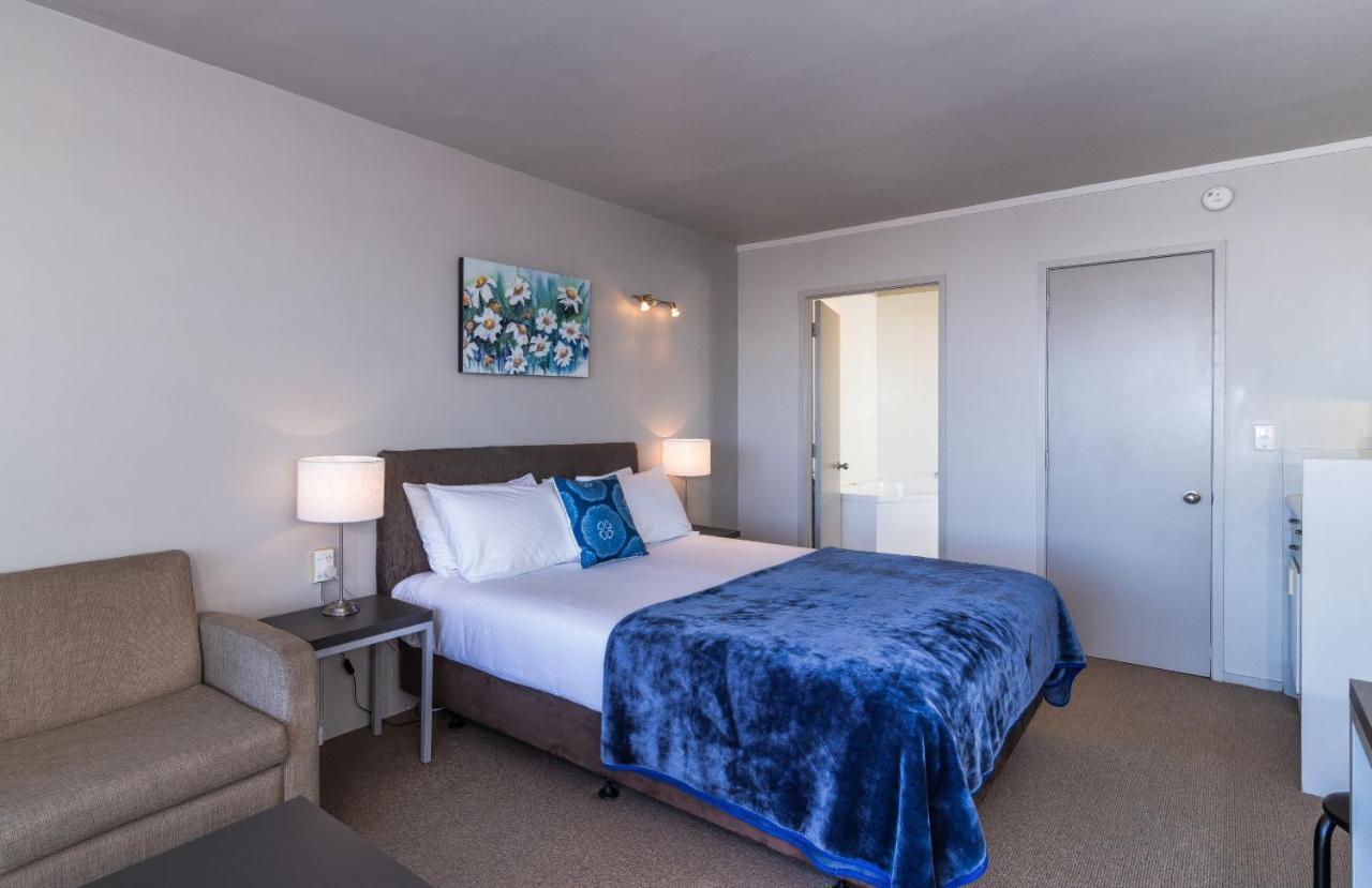 Twin Peaks Lakeside Inn Таупо Екстер'єр фото