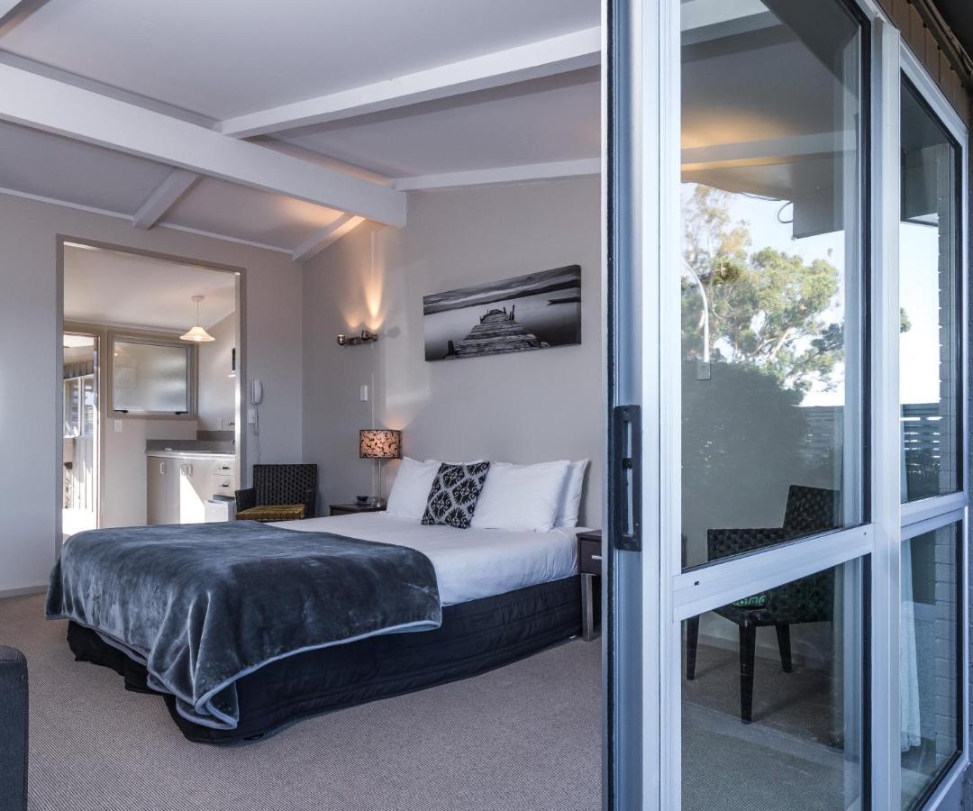 Twin Peaks Lakeside Inn Таупо Екстер'єр фото