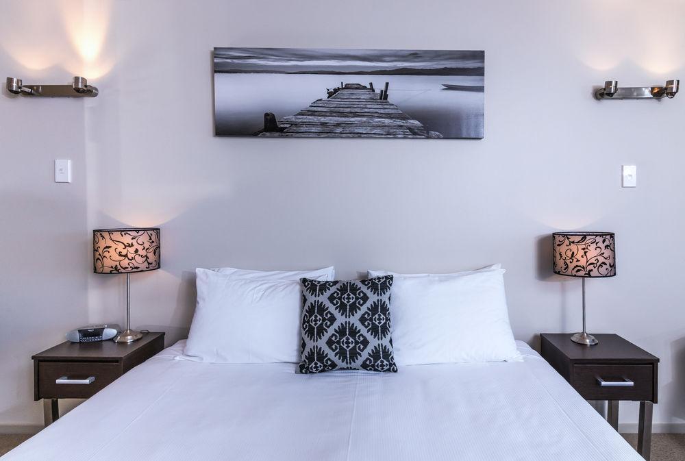 Twin Peaks Lakeside Inn Таупо Екстер'єр фото