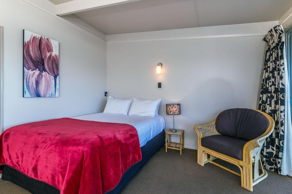 Twin Peaks Lakeside Inn Таупо Екстер'єр фото