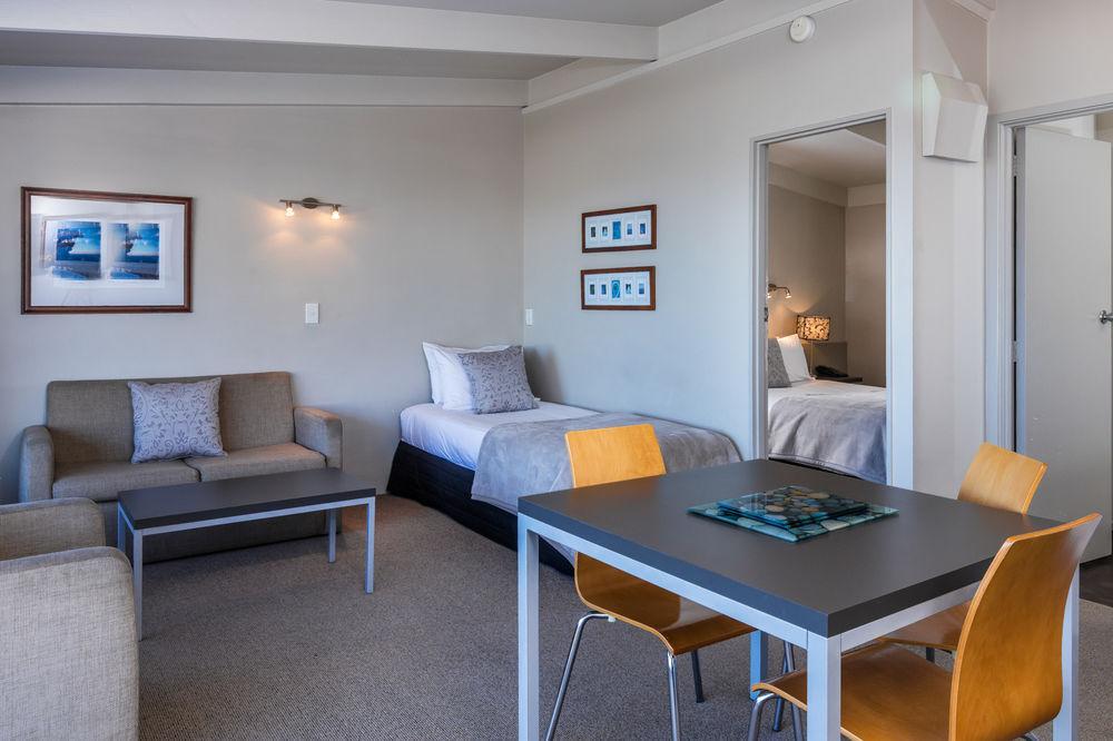 Twin Peaks Lakeside Inn Таупо Екстер'єр фото