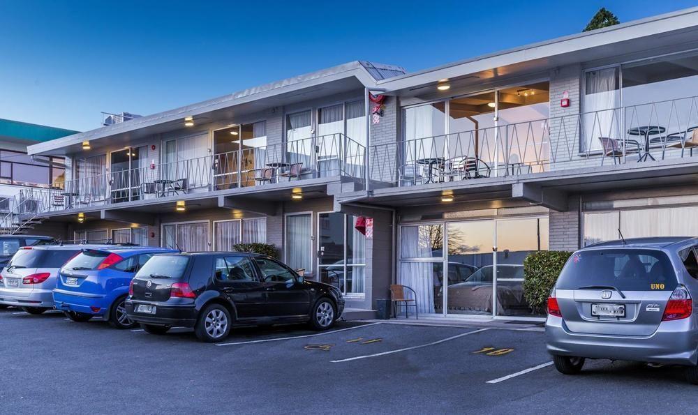 Twin Peaks Lakeside Inn Таупо Екстер'єр фото