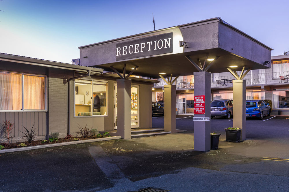Twin Peaks Lakeside Inn Таупо Екстер'єр фото