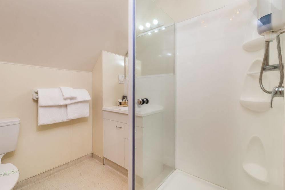 Twin Peaks Lakeside Inn Таупо Екстер'єр фото