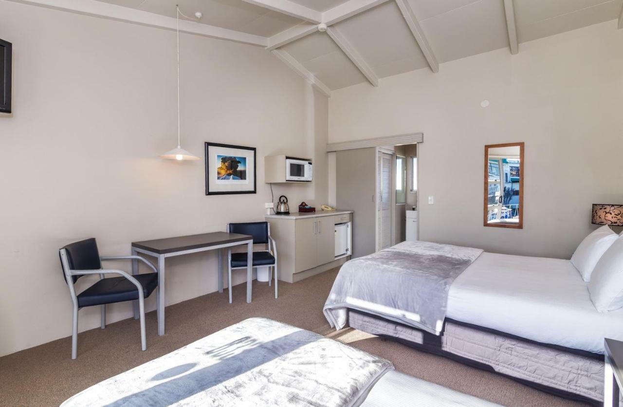 Twin Peaks Lakeside Inn Таупо Екстер'єр фото